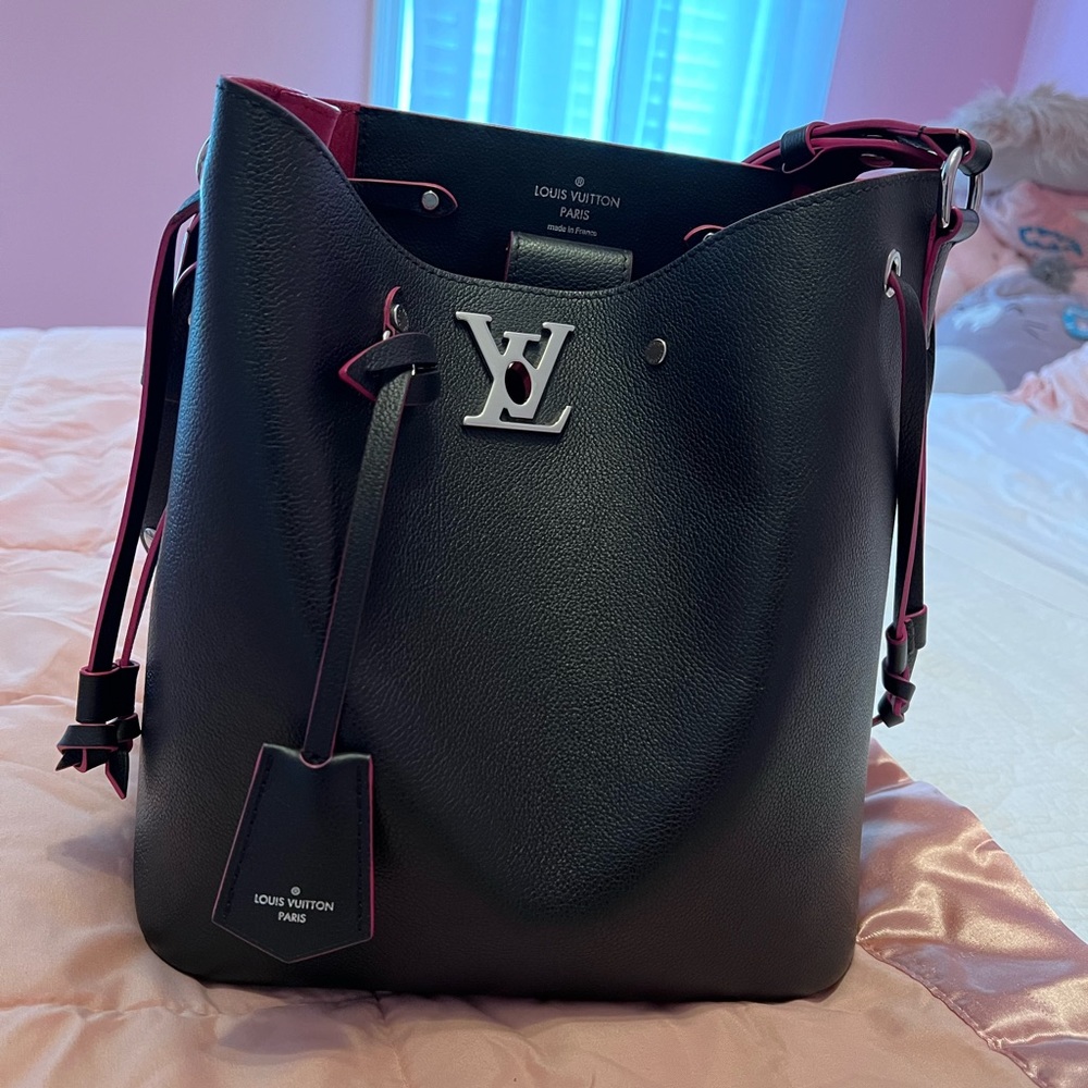 LV neo lock me bucket bag